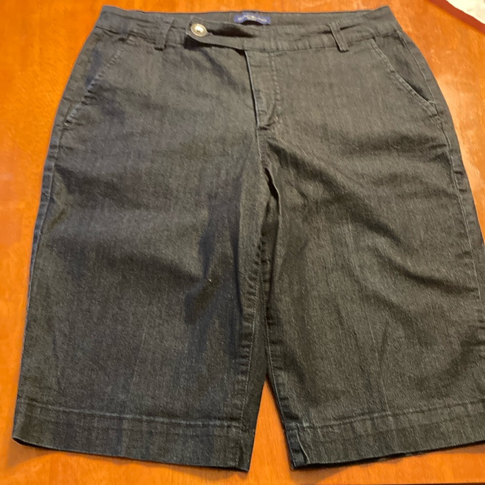 Bandolino Dark blue Denim Shorts, in great condition , measurements in photo